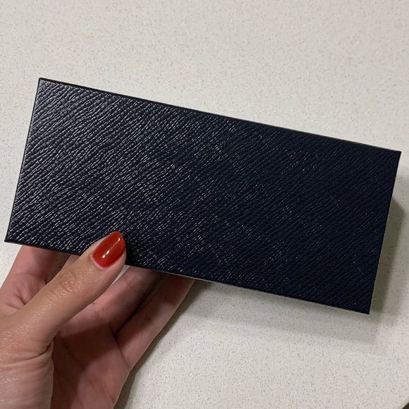 Prada sunglass box - Picture 3 of 3